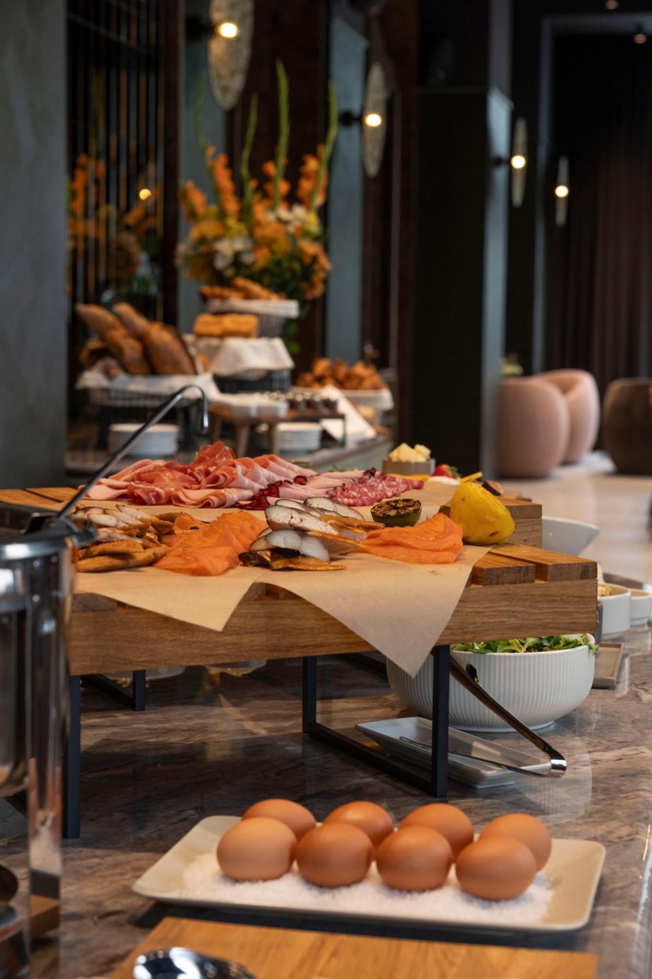 Flaner Hotel, Worldhotels Crafted Варшава Экстерьер фото